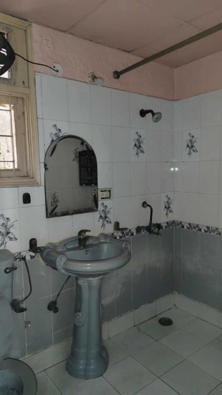 Bathroom, gaur-green-city 2 Bedroom 1090 Sq.Ft. Apartment In Indrapuram Ghaziabad 10166980