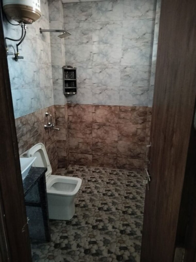Bathroom, sector 57 3 Bedroom 1450 Sq.Ft. Builder Floor In Sector 57 Gurgaon 10166981