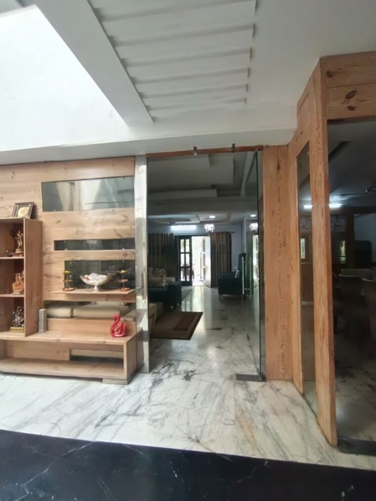  Parking, sector 31  1000 Sq.Yd. Independent House In Sector 31 Gurgaon 10166972