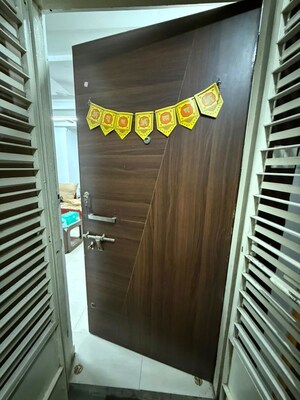 2 BHK Apartment – Entrance View at Vastrapur - for Rent