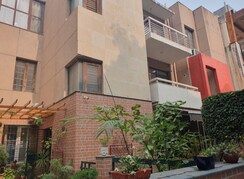 4 BHK + Pooja Room,Servant Room,Study Room,Extra Room Builder Floor For Rent in South City 2