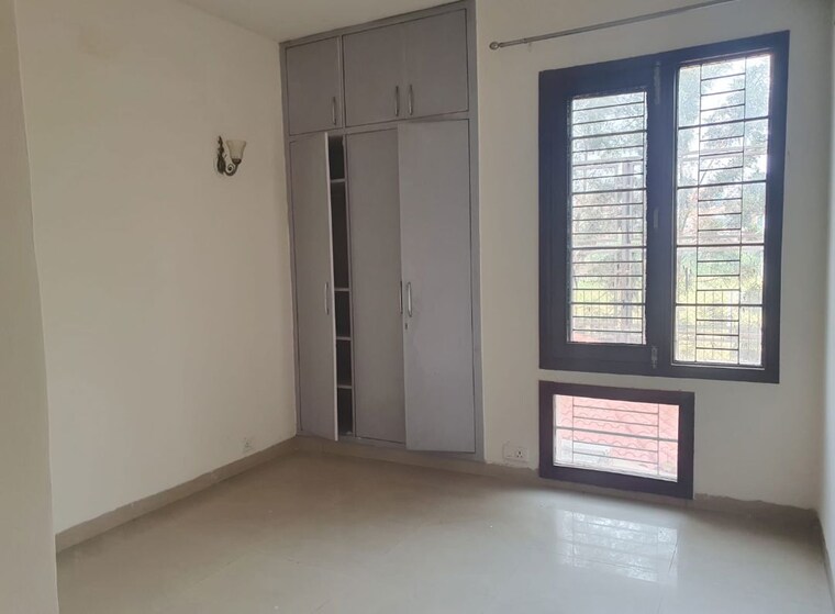 Room, south city 2 4 Bedroom 500 Sq.Yd. Builder Floor In South City 2 Gurgaon 10166997