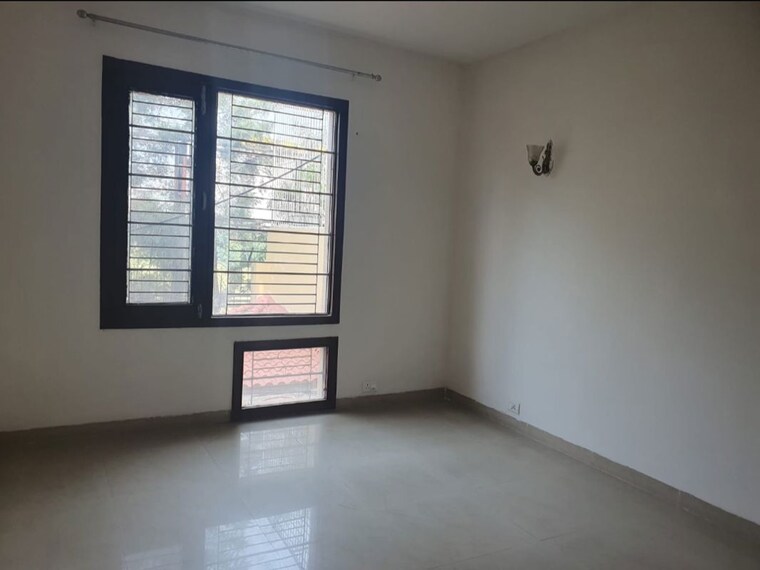 Room, south city 2 4 Bedroom 500 Sq.Yd. Builder Floor In South City 2 Gurgaon 10166997