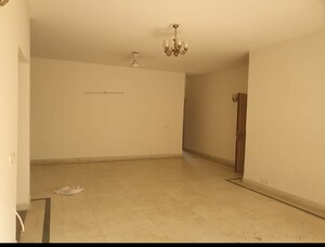 Room in 4 BHK Builder Floor at South City 2 – for Rent