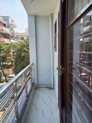 Balcony in 3 BHK Builder Floor at Sector 46 – for Rent