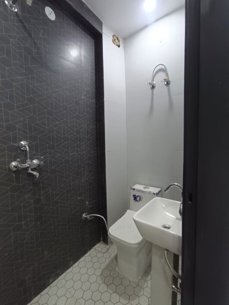 Bathroom, dwarka mor 2 Bedroom 650 Sq.Ft. Builder Floor In Dwarka Mor Delhi 10167000