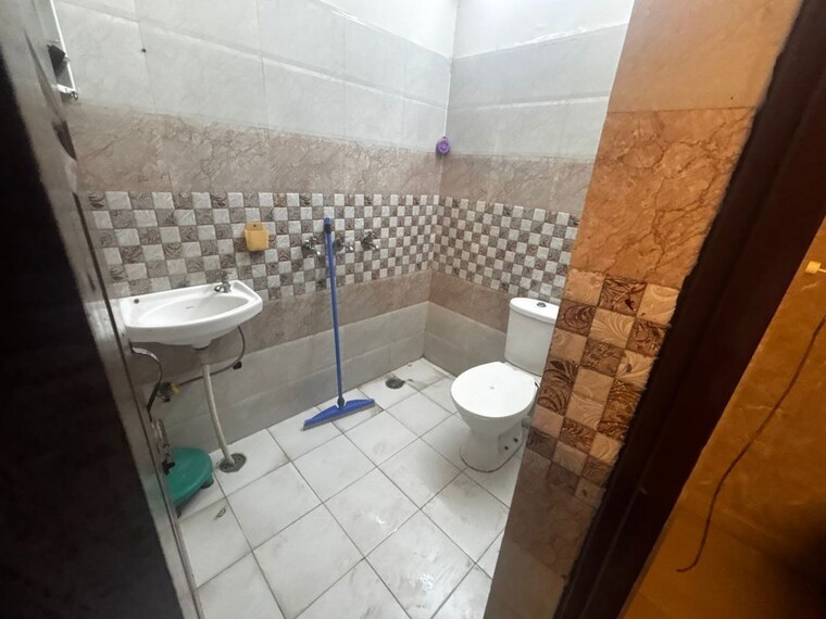 Bathroom, dhakoli 2 Bedroom 1100 Sq.Ft. Builder Floor In Dhakoli Zirakpur 10167005
