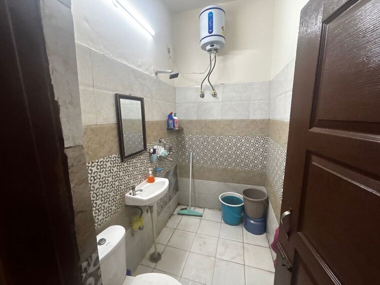 Bathroom, dhakoli 2 Bedroom 1100 Sq.Ft. Builder Floor In Dhakoli Zirakpur 10167005