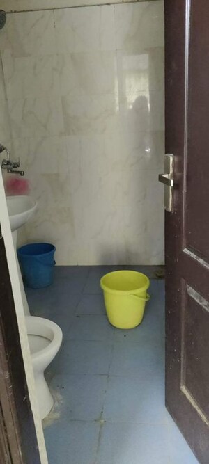Bathroom in 3.5 BHK Apartment at Aims Golf City, Sector 75 – for Rent