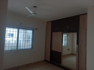 Room in 3 BHK Apartment at St Thomas Town – for Rent