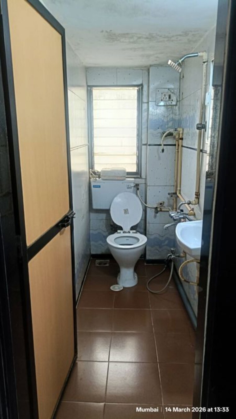 Bathroom, vakola 1 Bedroom 500 Sq.Ft. Apartment In Vakola Mumbai 10167026