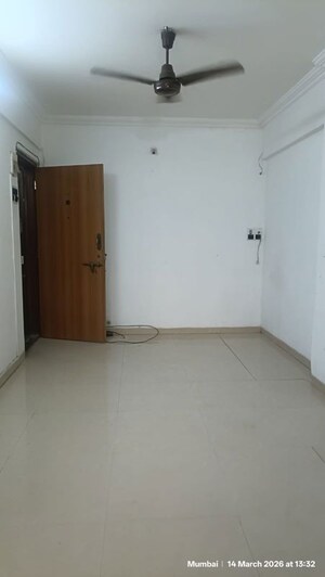 Room in 1 BHK Apartment at Vakola – for Rent