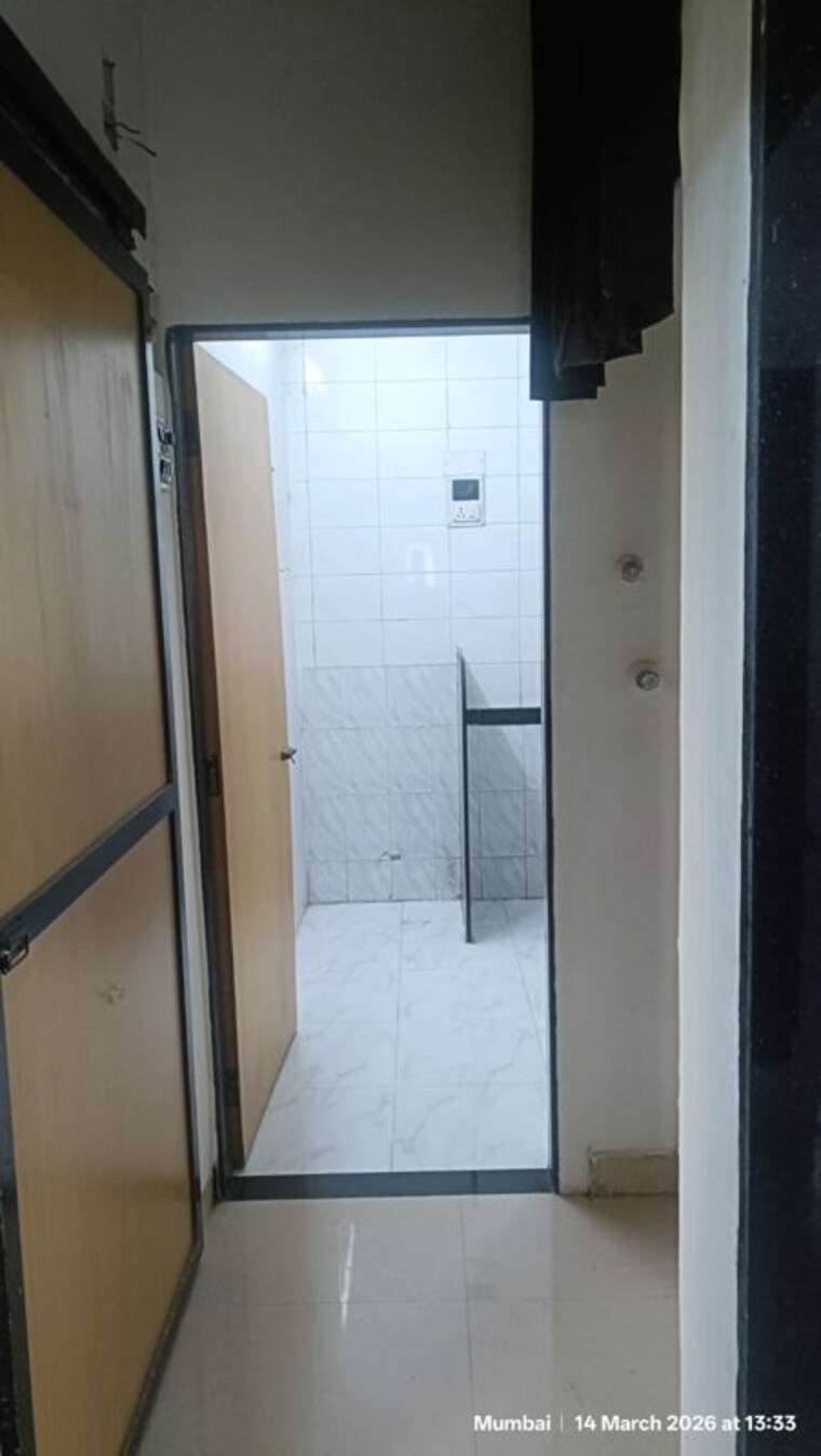 Bathroom, vakola 1 Bedroom 500 Sq.Ft. Apartment In Vakola Mumbai 10167026