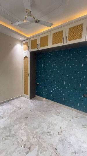 Room in 2 BHK Builder Floor at Dwarka Mor – for Rent