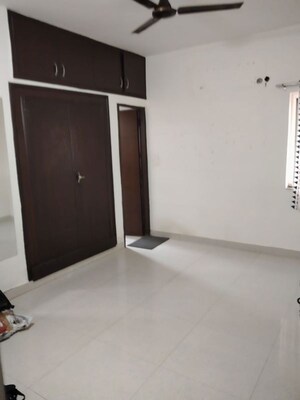 Room in 4 BHK Apartment at Vasant Kunj – for Rent