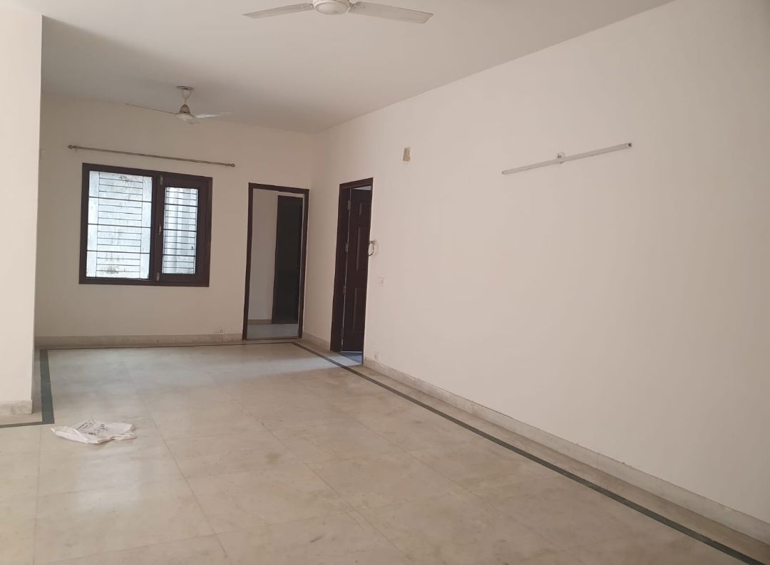 4 BHK + Pooja Room,Servant Room,Study Room,Extra Room Builder Floor For Rent in South City 2