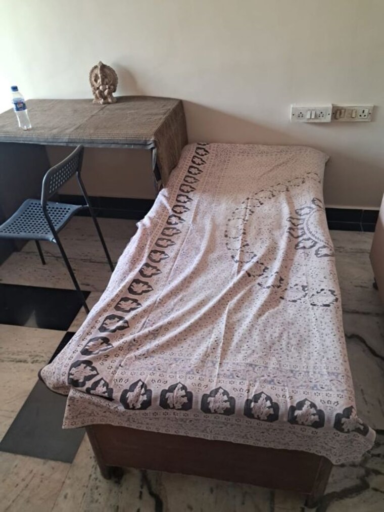 Bedroom, vashi sector 28 Pg For Boys In Vashi Sector 28 10167036
