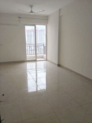 Room in 2 BHK Apartment at Signature Global Prime, Sector 63a – for Sale