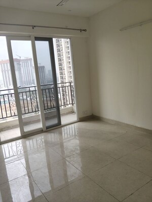 Room in 2 BHK Apartment at Signature Global Prime, Sector 63a – for Sale