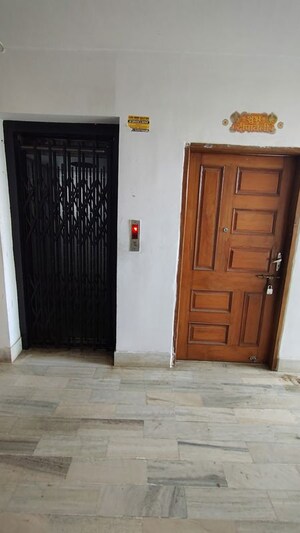 Room in 2 BHK Apartment at Bariatu – for Sale