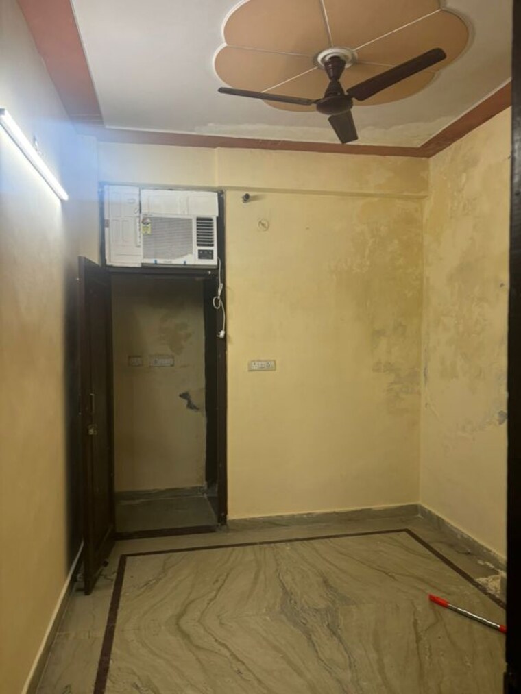 Room, alpha ii greater noida 1 Bedroom 60 Sq.Mt. Builder Floor In Alpha Ii Greater Noida Greater Noida 10167067