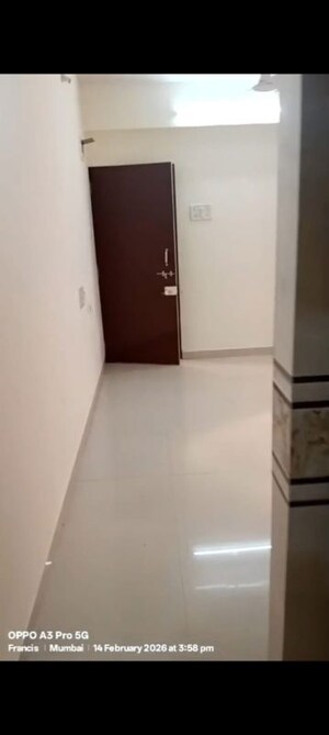 Room in 1 BHK Apartment at Vakola – for Rent