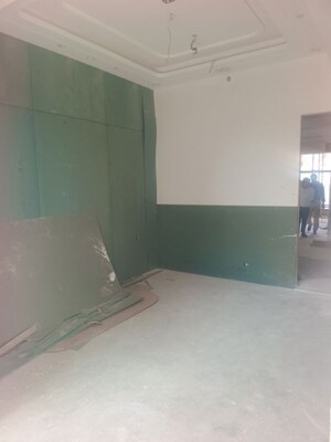 Room in 3 BHK Apartment at Aurum Alumni Bliss, Sector 22d Yamuna Expressway – for Sale