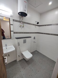 2 BHK Builder Floor For Rent in Sector 15