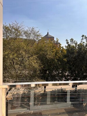 Master Bedroom in 1 BHK Builder Floor at Sector 43 – for Rent