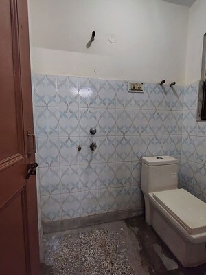 Bathroom in 1 RK Apartment at Katwaria Sarai – for Rent