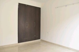 Room in 4 BHK Apartment at Unitech The Residences Gurgaon, Sector 33 – for Sale
