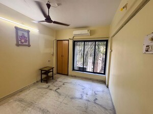 Room in 4 BHK Apartment at Jai Siyaram Apartment Sector 12, Vashi Sector 12 – for Rent