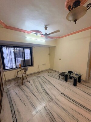 Room in 4 BHK Apartment at Jai Siyaram Apartment Sector 12, Vashi Sector 12 – for Rent