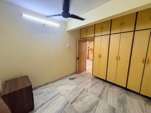 Room in 4 BHK Apartment at Jai Siyaram Apartment Sector 12, Vashi Sector 12 – for Rent