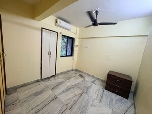 Room in 4 BHK Apartment at Jai Siyaram Apartment Sector 12, Vashi Sector 12 – for Rent