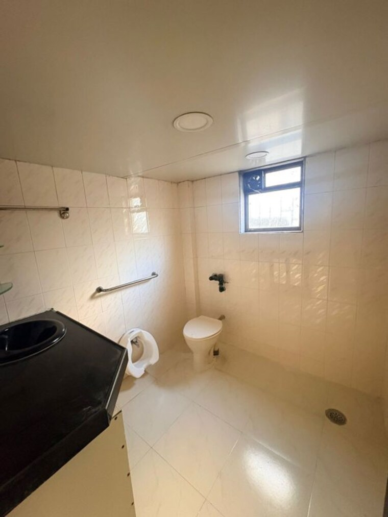 Bathroom, jai-siyaram-apartment-sector-12 4 Bedroom 1500 Sq.Ft. Apartment In Vashi Sector 12 Navi Mumbai 10167125