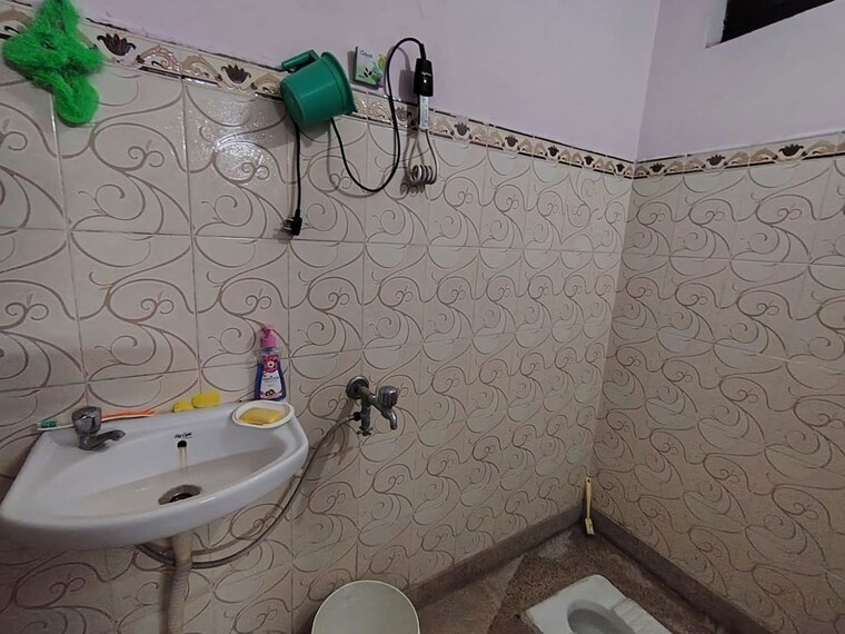 Bathroom, katwaria sarai 1 RK 350 Sq.Ft. Apartment In Katwaria Sarai Delhi 10167136