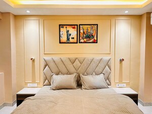 Bedroom in 1 BHK Builder Floor at Sector 43 – for Rent