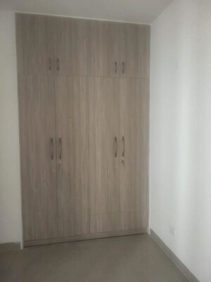 Bathroom in 3 BHK Apartment at Emaar Emerald Estate, Sector 65 – for Rent