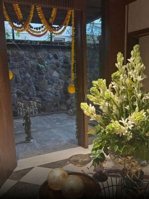 Balcony in 6+ BHK Villa at Suncity – for Sale