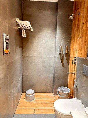 Bathroom in 1 BHK Builder Floor at Sector 38 – for Rent