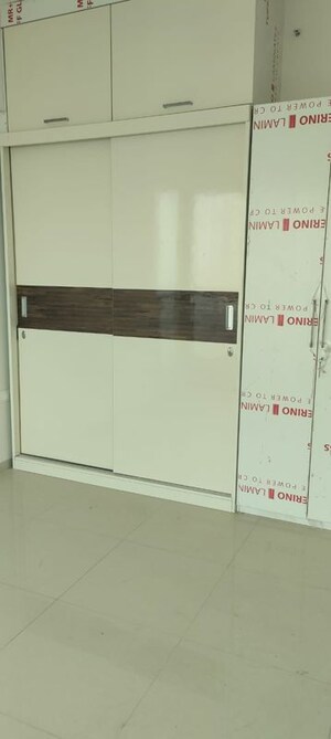 Room in 2 BHK Apartment at Peninsula Celestia Spaces, Parel – for Sale