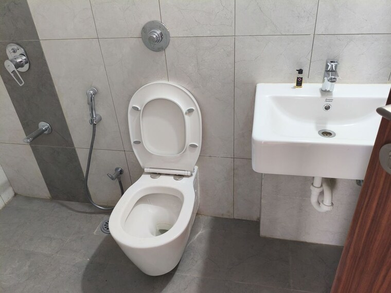 Bathroom, vilas-javdekar-yashone-eternitee 3 Bedroom 878 Sq.Ft. Apartment In Hinjewadi Pune 10167222