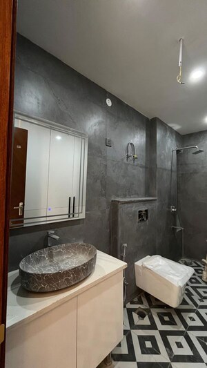 Bathroom in 4 BHK Apartment at Ansal API Versalia, Sector 67a – for Rent