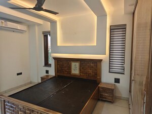 Room in 5 BHK Builder Floor at Sushant Lok 3, Sector 57 – for Rent