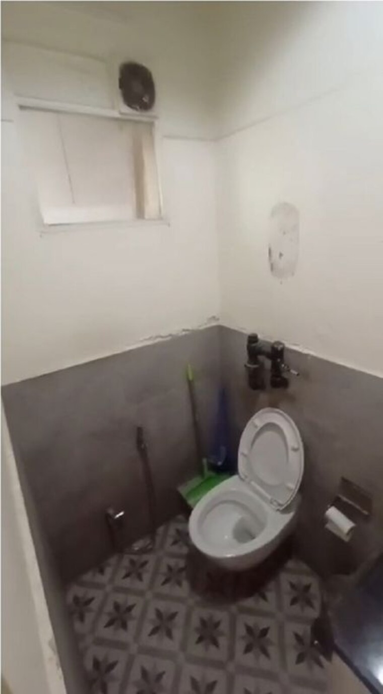 Washroom, chembur Commercial Office Space 910 Sq.Ft. In Chembur Mumbai 10167282
