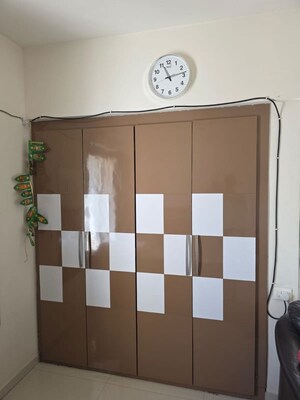 Furnished Amenities in 2 BHK Apartment at Cosmos Lounge, Manpada – for Rent