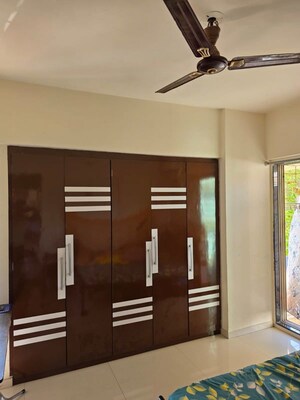 Room in 2 BHK Apartment at Cosmos Lounge, Manpada – for Rent