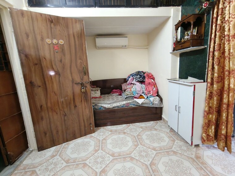 Bedroom, ashirwad-chs-andheri-east 1 RK 300 Sq.Ft. Apartment In Andheri East Mumbai 10167357