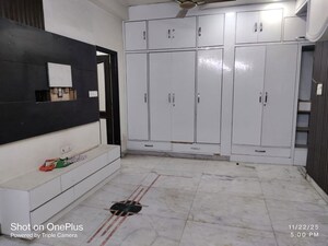 Room in 3 BHK Builder Floor at Gyan Khand ii – for Sale